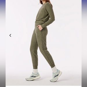 Outdoor Voices CloudKnit Jogger in Tea Tree Green / Medium - Gently used